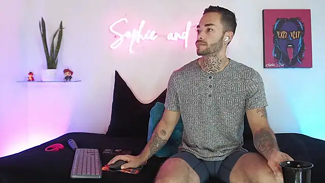 SophieFoxx17 online show from October 9, 2025, 11:52 am