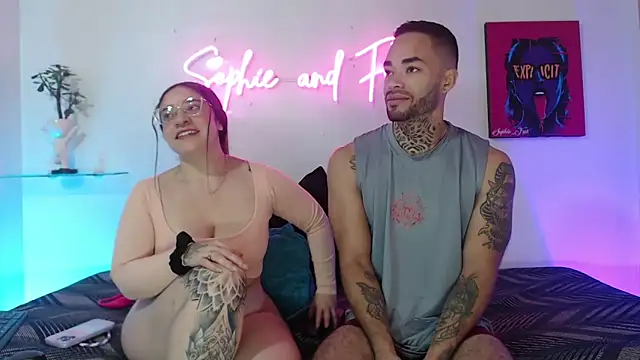 SophieFoxx17 online show from February 5, 2026, 1:16 pm