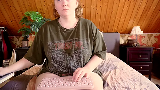 TessaWinter online show from September 17, 2025, 2:19 pm