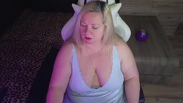 Snapshot of MolligSpielle chatting on November 20, 2025, 6:51 pm MolligSpielle online show from November 20, 2025, 6:51 pm