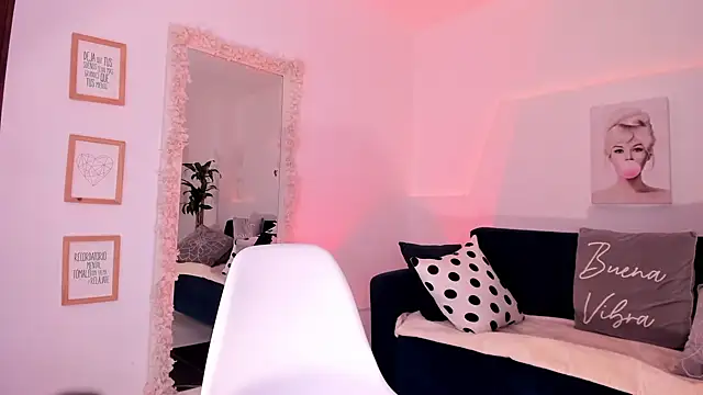 Snapshot of barbie_es chatting on February 22, 2025, 9:04 pm barbie es online show from February 22, 2025, 9:04 pm