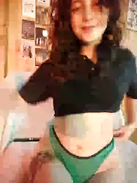 Snapshot of _Laary chatting on December 15, 2024, 9:09 pm  Laary online show from December 15, 2024, 9:09 pm