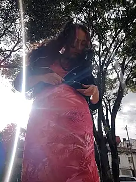 Snapshot of _Laary chatting on October 19, 2025, 9:04 pm  Laary online show from October 19, 2025, 9:04 pm