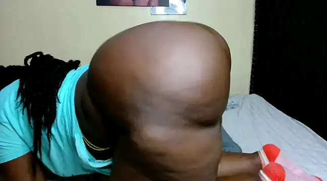 Toomuchbooty33 online show from December 4, 2024, 11:13 pm