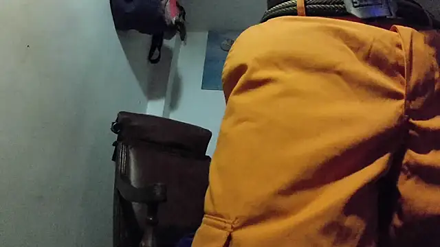 Snapshot of crazylatinguyy chatting on November 17, 2025, 5:08 pm crazylatinguyy online show from November 17, 2025, 5:08 pm