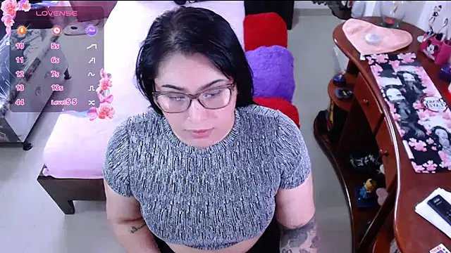 lufek23 online show from March 5, 2025, 3:40 pm