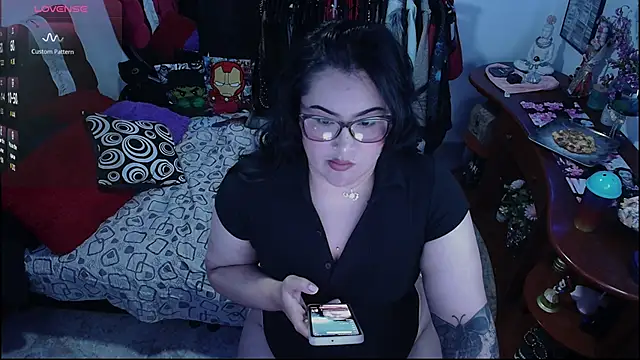 lufek23 online show from October 4, 2025, 4:27 pm