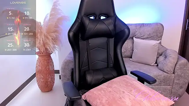 chloerossi online show from April 10, 2026, 7:07 pm