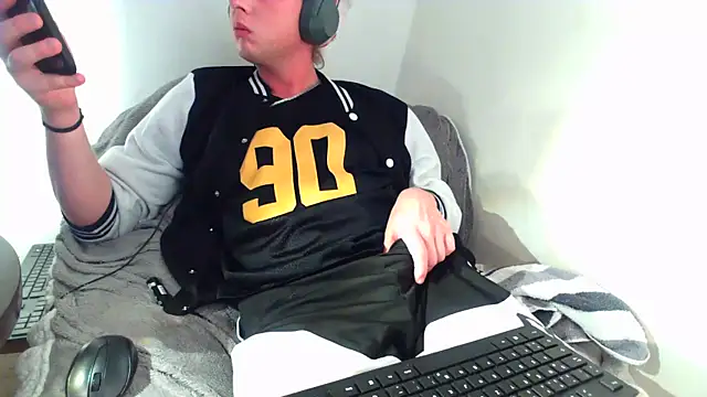 Tobi907790 online show from November 26, 2025, 11:39 pm