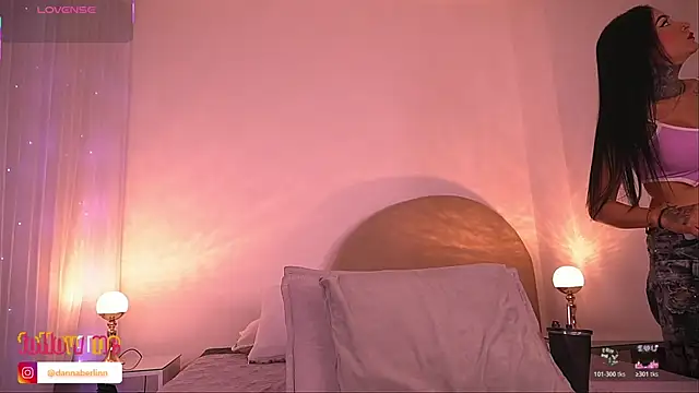 danna berlin  online show from November 22, 2025, 7:24 pm