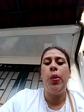 Snapshot of Latina_sexy1 chatting on April 11, 2026, 10:14 pm Latina sexy1 online show from April 11, 2026, 10:14 pm