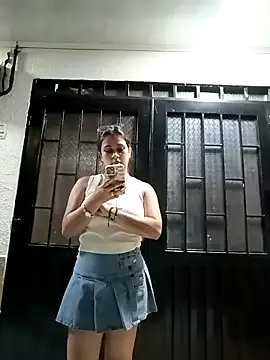 Snapshot of Latina_sexy1 chatting on April 13, 2026, 12:49 am Latina sexy1 online show from April 13, 2026, 12:49 am