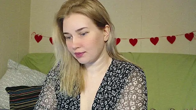 Snapshot of mmmPinUpGirl chatting on April 30, 2026, 8:48 pm mmmPinUpGirl online show from April 30, 2026, 8:48 pm