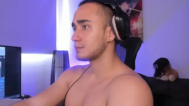 AlexRivera6 online show from December 25, 2024, 6:52 pm