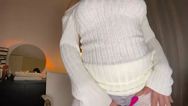 xSelena online show from January 11, 2025, 5:31 am