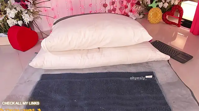 ohyesly  online show from February 21, 2026, 10:05 am