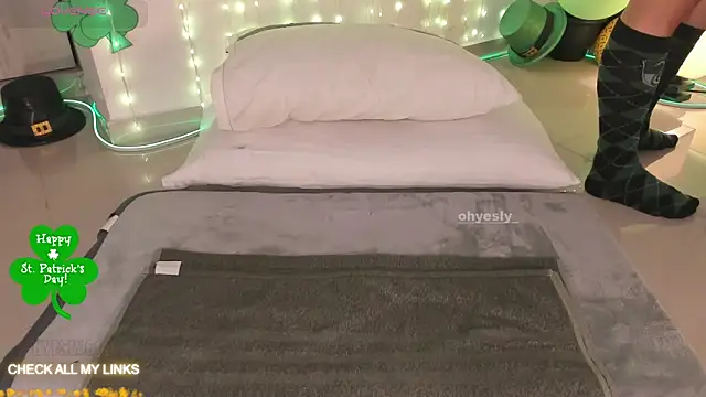 ohyesly  online show from March 25, 2026, 10:10 am