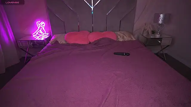 Daphne Moss online show from March 10, 2025, 1:43 pm