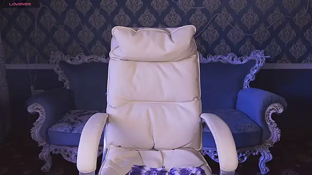 Daphne Moss online show from October 14, 2025, 7:42 am