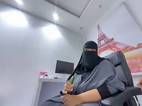 Snapshot of Submissive_Arab chatting on February 15, 2025, 12:37 am Submissive Arab online show from February 15, 2025, 12:37 am