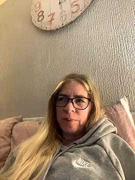 jayjencam online show from October 6, 2025, 9:01 pm