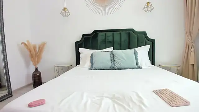 Snapshot of xLorenna chatting on March 27, 2026, 10:37 am xLorenna online show from March 27, 2026, 10:37 am