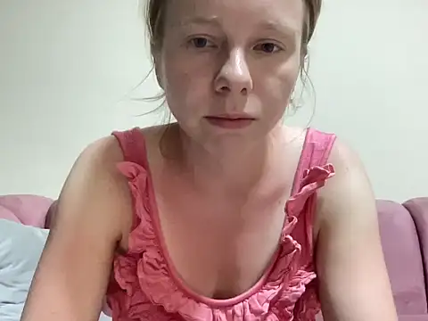 SweetLucy96 online show from September 13, 2025, 3:34 pm