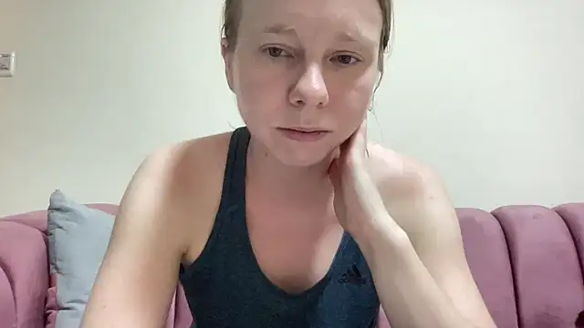 SweetLucy96 online show from October 1, 2025, 12:44 pm