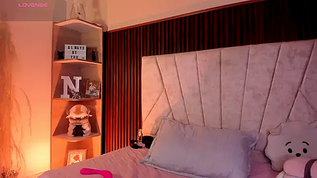  Niah  online show from November 12, 2025, 8:08 pm