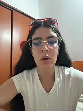  Niah  online show from February 15, 2026, 2:08 am