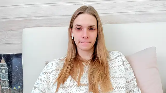 molly hunt  online show from February 26, 2025, 2:48 am