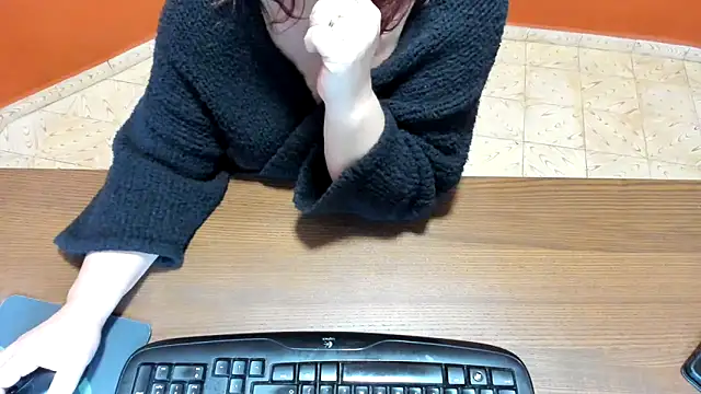 NikkiHolland online show from February 7, 2026, 9:35 am