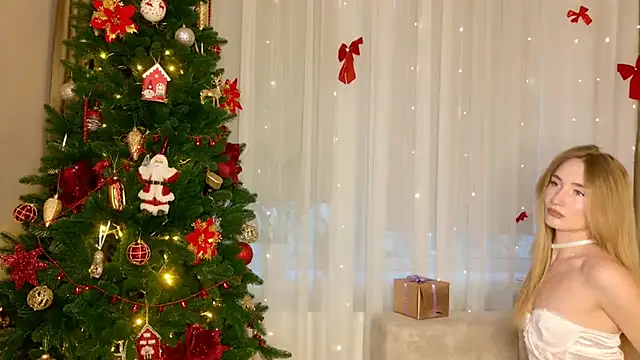 bella  rose online show from December 17, 2025, 1:17 pm