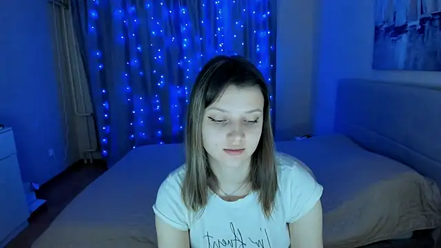 Snapshot of SoniNesti chatting on December 5, 2024, 12:00 pm SoniNesti online show from December 5, 2024, 12:00 pm