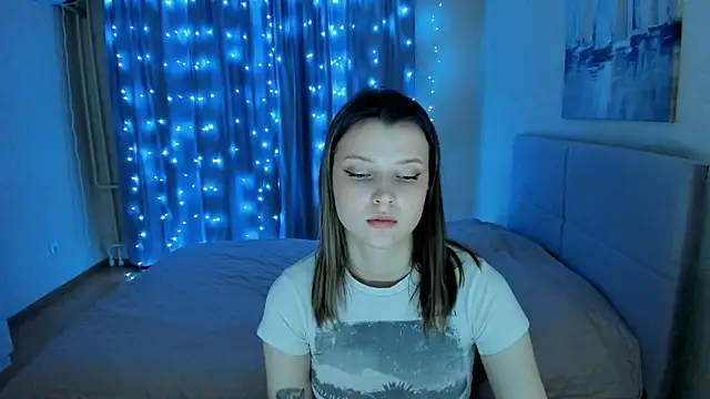 Snapshot of SoniNesti chatting on December 20, 2024, 3:00 pm SoniNesti online show from December 20, 2024, 3:00 pm