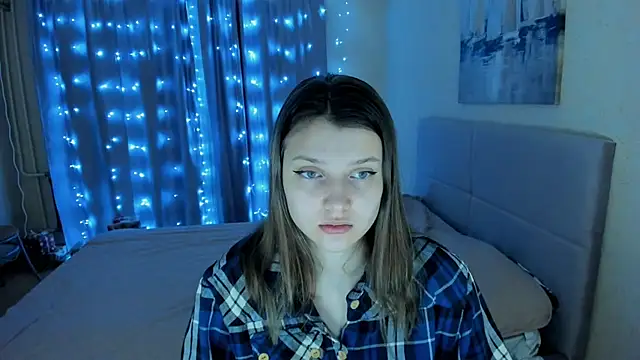 Snapshot of SoniNesti chatting on January 28, 2025, 1:05 pm SoniNesti online show from January 28, 2025, 1:05 pm