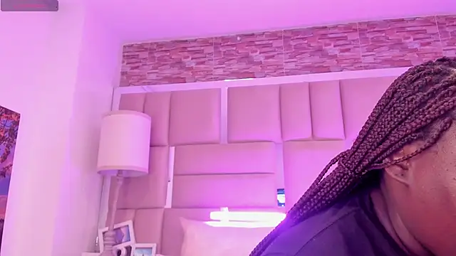 Snapshot of ShaniaBrownn chatting on April 29, 2026, 7:53 pm ShaniaBrownn online show from April 29, 2026, 7:53 pm
