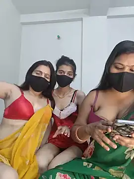 Snapshot of cutee__crazy chatting on May 20, 2026, 2:12 pm cutee crazy online show from May 20, 2026, 2:12 pm