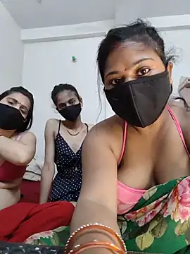 Snapshot of cutee__crazy chatting on May 23, 2026, 1:37 pm cutee crazy online show from May 23, 2026, 1:37 pm