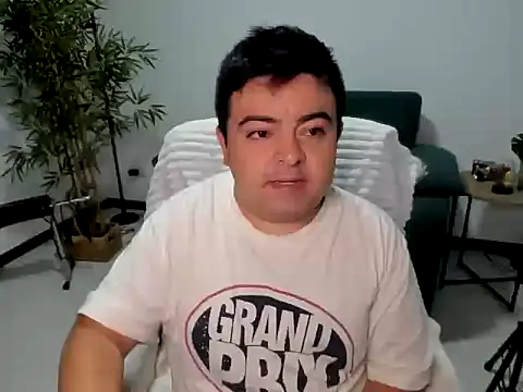 Snapshot of naughty_bear chatting on September 28, 2025, 2:39 am naughty bear online show from September 28, 2025, 2:39 am