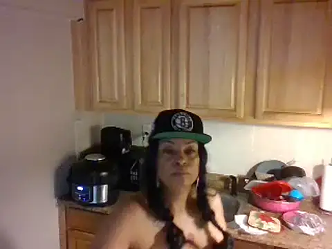 MSweetLindaParks online show from January 12, 2025, 6:27 pm