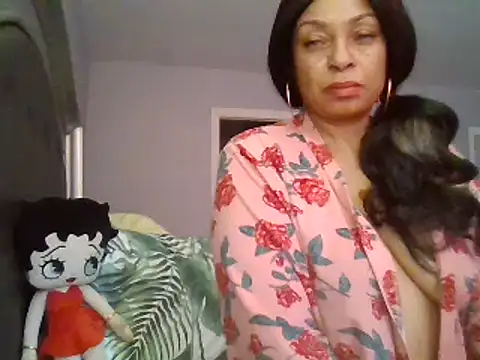 MSweetLindaParks online show from February 15, 2025, 3:17 pm