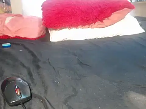 Snapshot of Misswhiteee chatting on February 14, 2025, 6:02 am Misswhiteee online show from February 14, 2025, 6:02 am