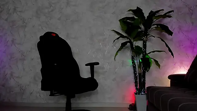 Emma7 online show from November 24, 2025, 4:12 am