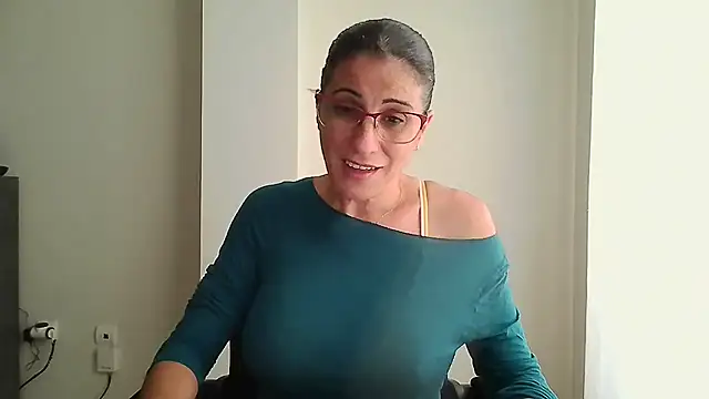 Sanada hot online show from October 15, 2025, 1:33 pm