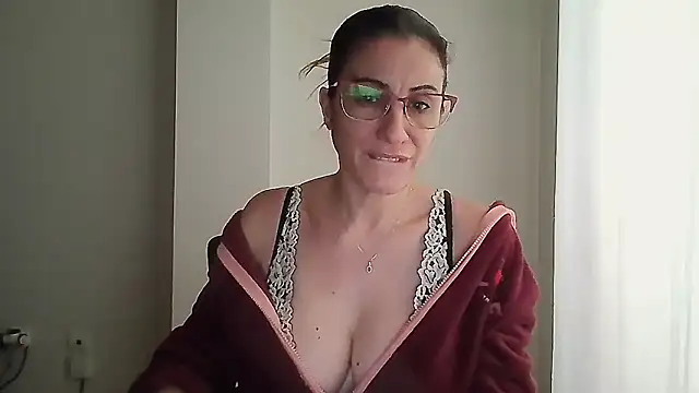 Sanada hot online show from November 12, 2025, 8:48 am