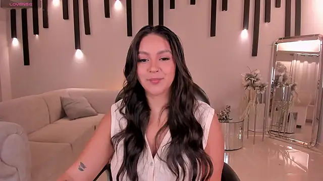 ToriCrossX online show from February 7, 2025, 1:32 pm