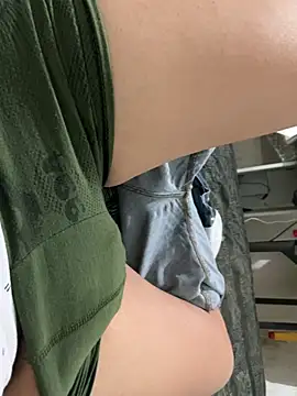 Snapshot of elvis0966 chatting on February 1, 2025, 4:46 am elvis0966 online show from February 1, 2025, 4:46 am