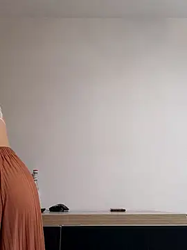 clara-francaise online show from February 24, 2025, 2:04 pm