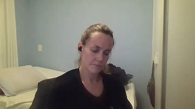 Annylove1 online show from October 18, 2025, 12:13 am